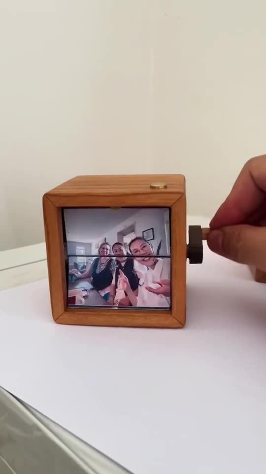 Custom Flip Book Photo Frame, Hand-Crank Wooden Photo Album, creative Gift  (8/16 Photos)
